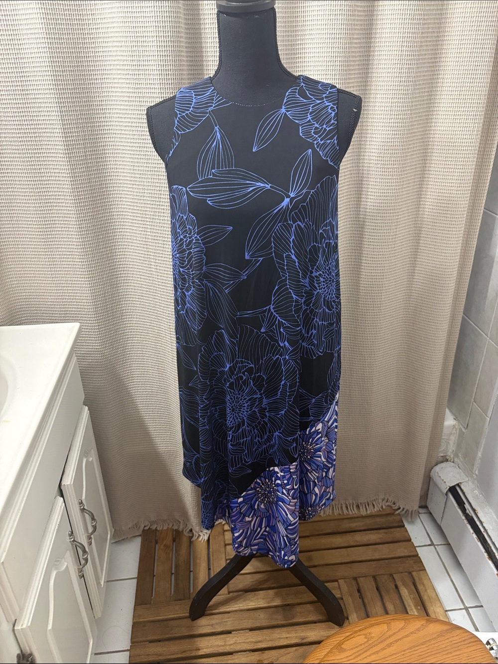 London times Sleeveless Black & Blue Floral Shift Dress